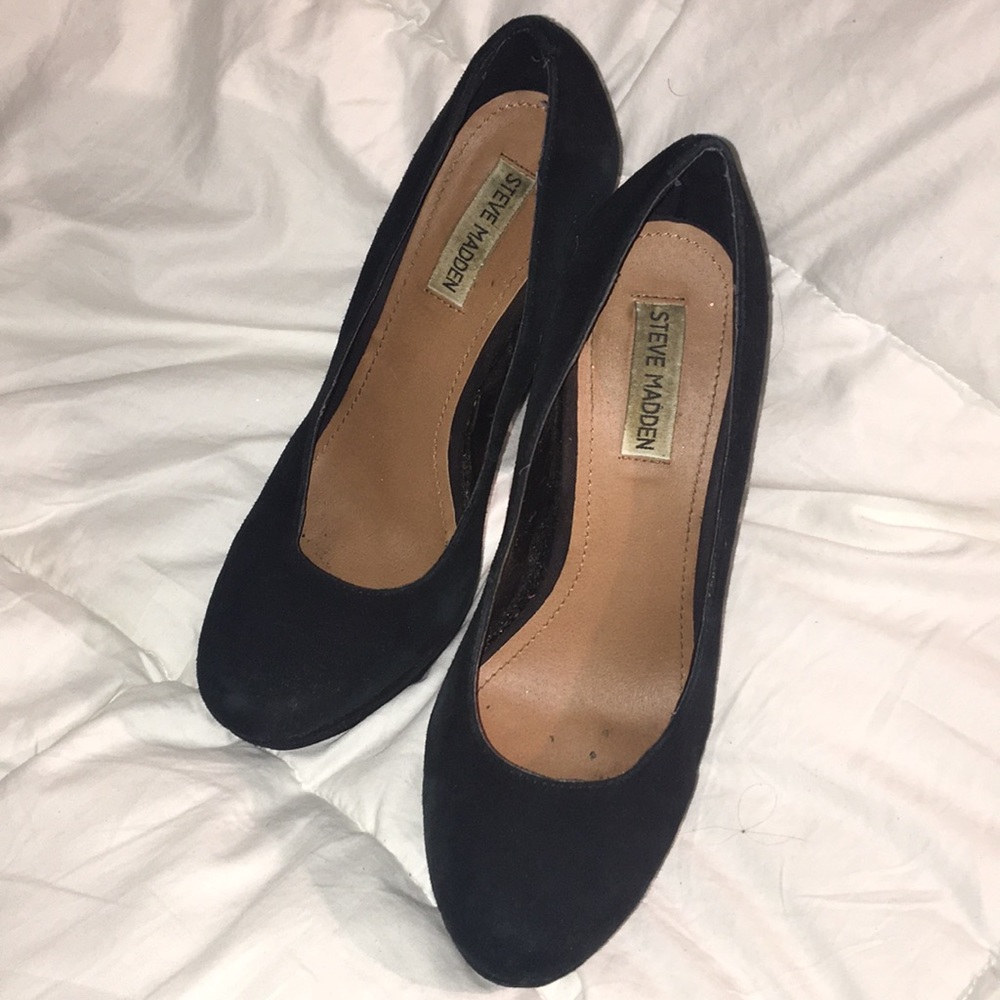 Black suede Platform Shoes!!